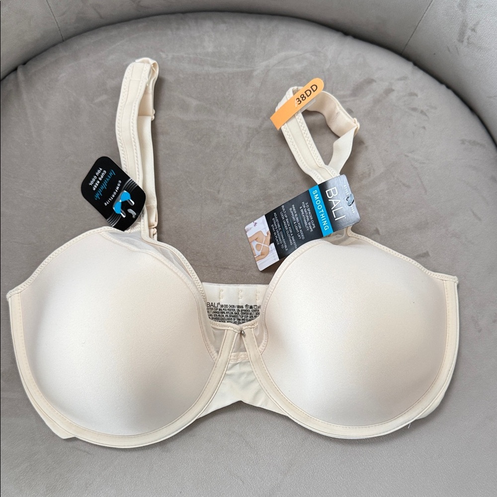 Bali Women's Elegant Cream Underwire Bra